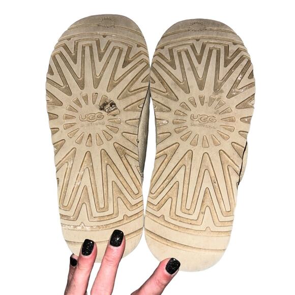 UGG Australia Women's 7 Short Bailey Button Boots 3352 Sand EUR 38 Sheepskin - Picture 8 of 11